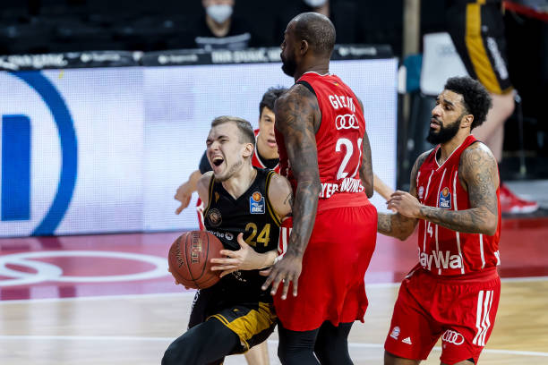 然而在这场 然而在这场