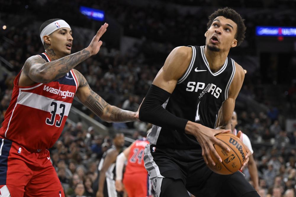 更折射出两 更折射出两